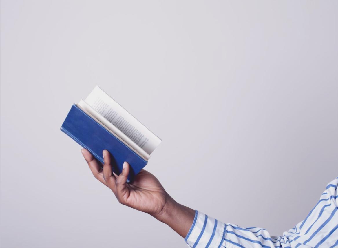 Finanzanalyse-Arbeitsumgebung mit Charts und Daten